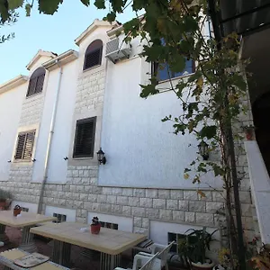 Apartament Sustic